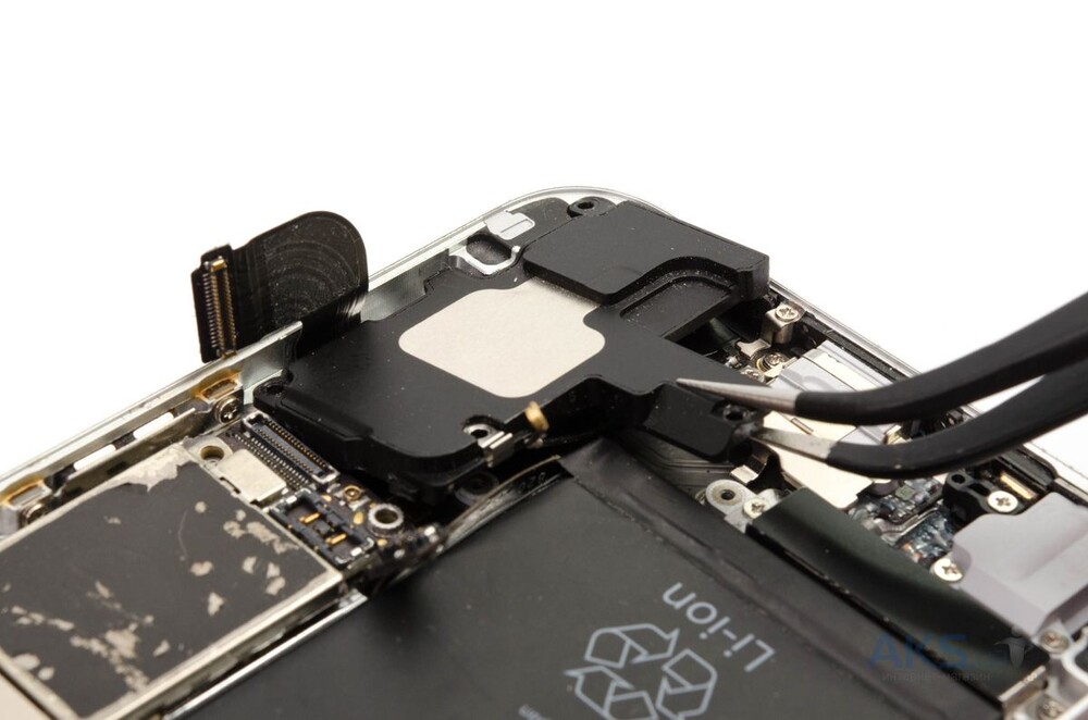 Замена верхнего (голосового) динамика iPhone 5