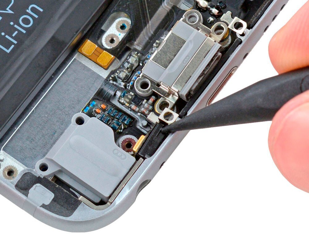 Замена нижнего шлейфа: микрофон, разъём зарядки iPhone 11