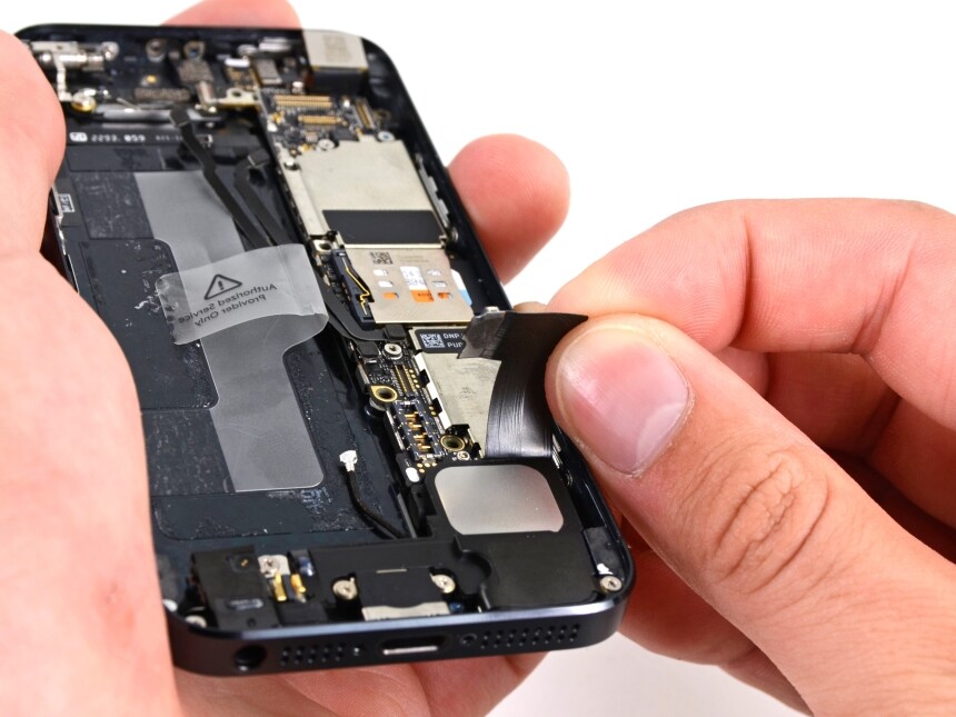 Замена нижнего шлейфа: микрофон, разъём зарядки iPhone SE