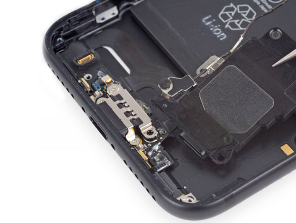Замена нижнего (полифонического) динамика iPhone 7