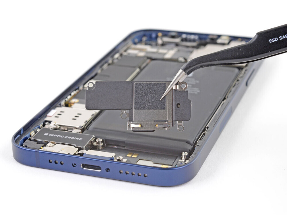 Замена нижнего (полифонического) динамика iPhone 13 mini