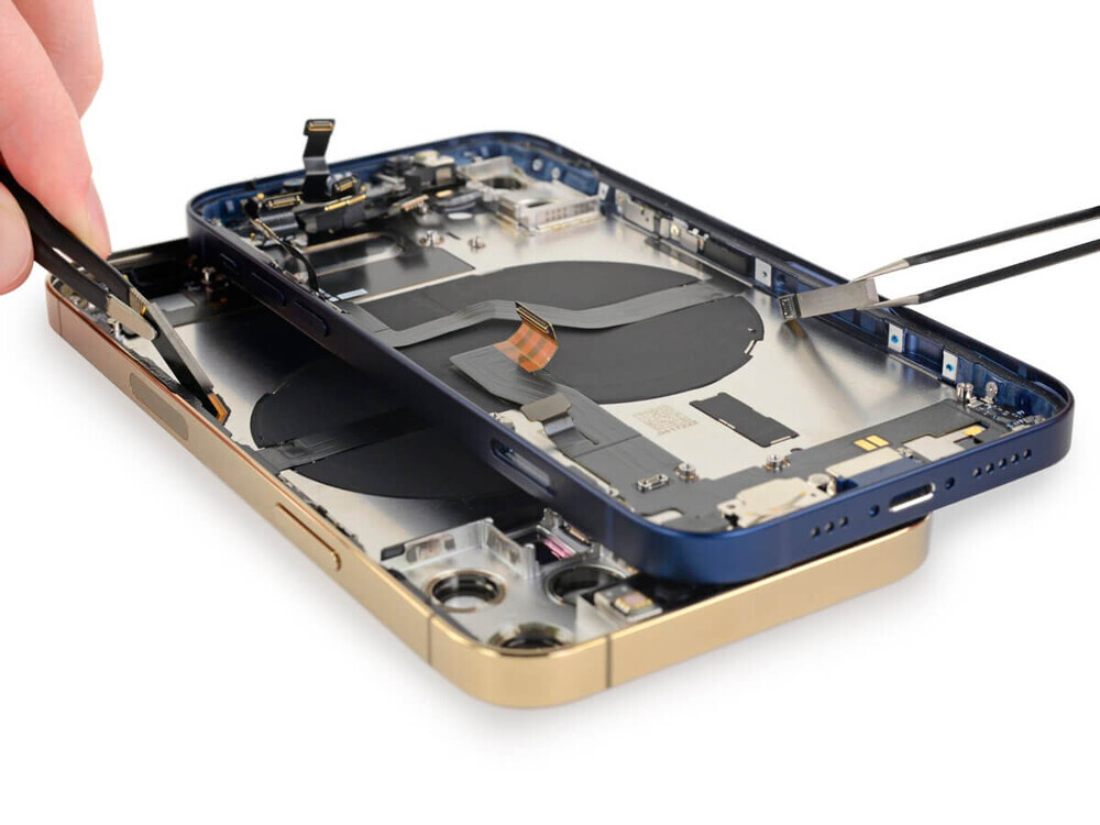 Замена верхнего (голосового) динамика iPhone 12 Pro Max