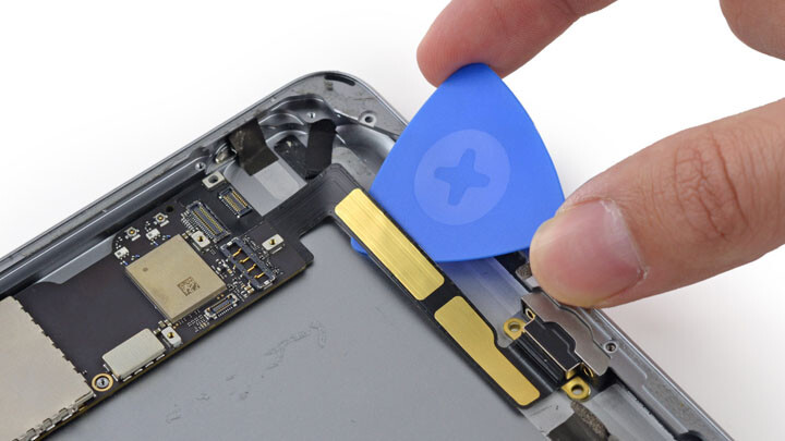 Замена нижнего шлейфа: разъем зарядки Apple iPad Mini 1 (A1432/A1454/A1455)