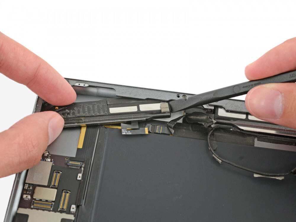 Замена динамика Apple iPad 9.7" 2018