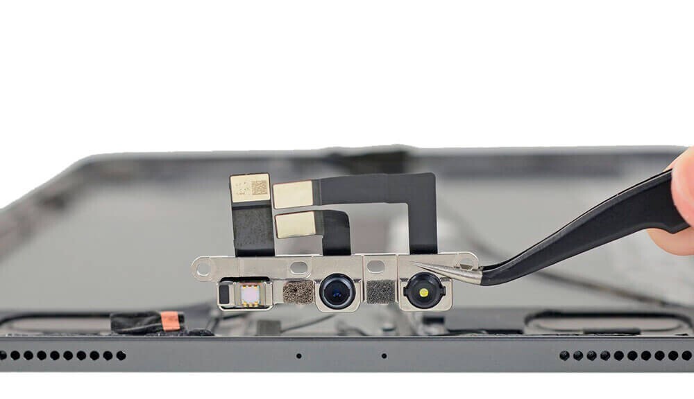 Замена передней камеры Apple iPad Pro 12.9" M1 2021 (A2378/A2379/A2461/A2462)