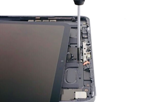 Замена микрофона Apple iPad Pro 12.9" M1 2021 (A2378/A2379/A2461/A2462)