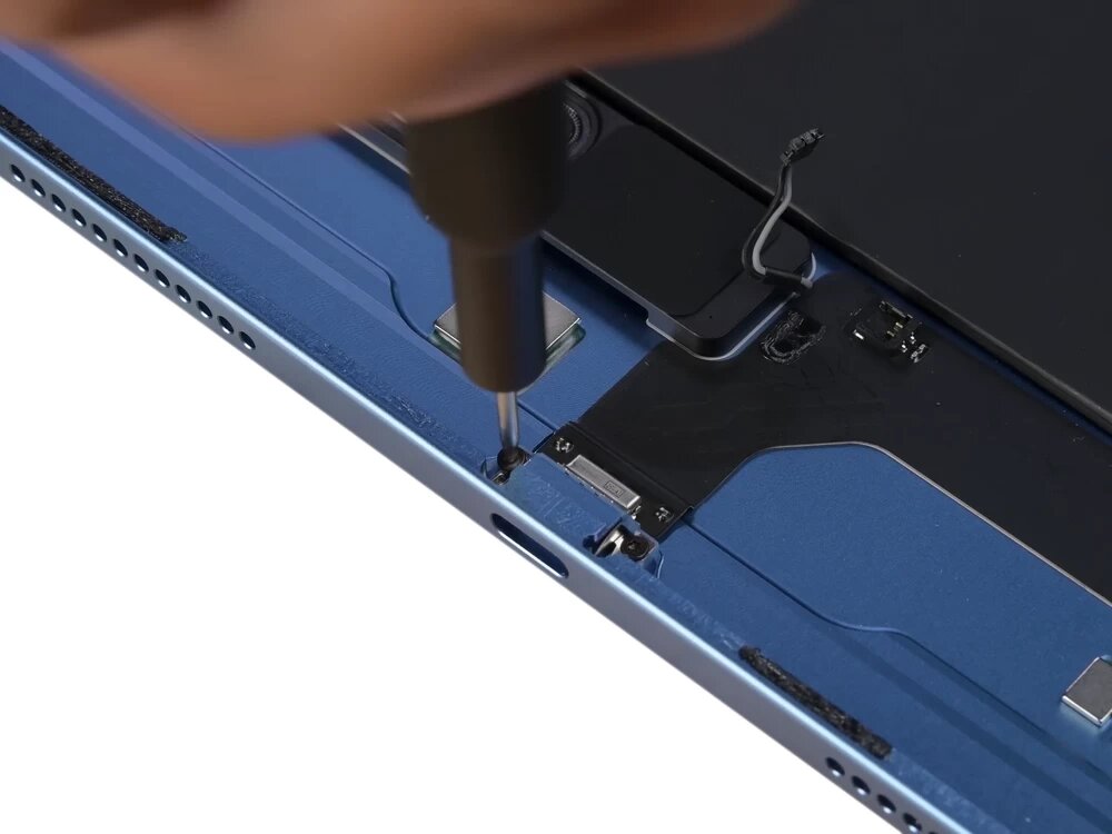 Замена нижнего шлейфа: разъем зарядки Apple iPad 10 10.9" 2022 (A2696/A2757/A2777)