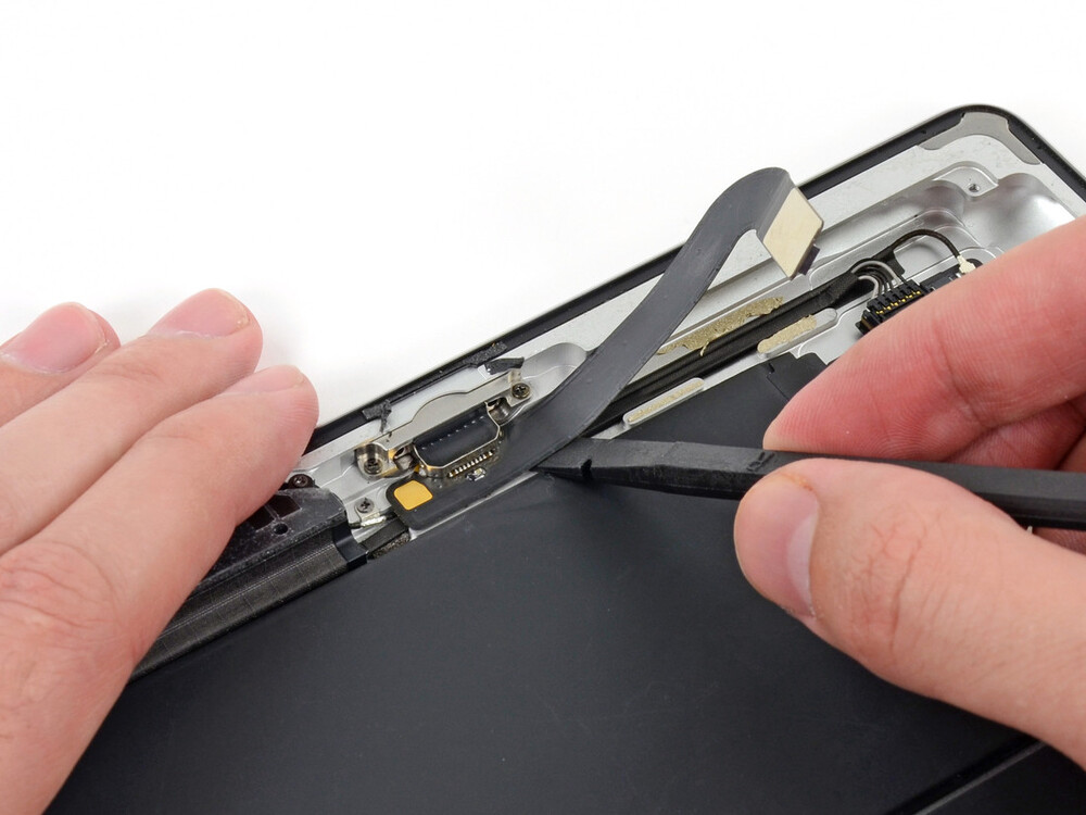 Замена нижнего шлейфа: разъем зарядки Apple iPad 2