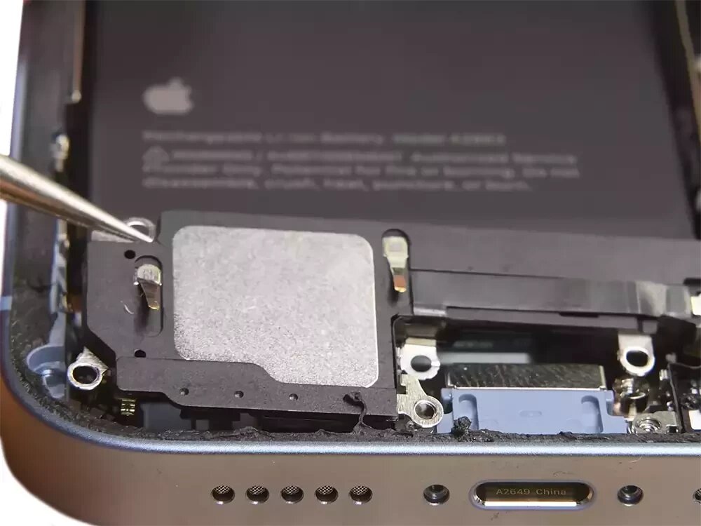 Замена нижнего (полифонического) динамика iPhone 14