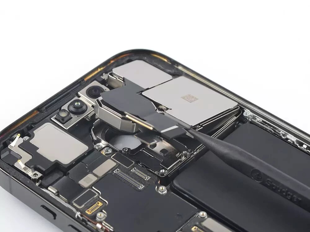 Замена стекла задней камеры iPhone 14 Pro