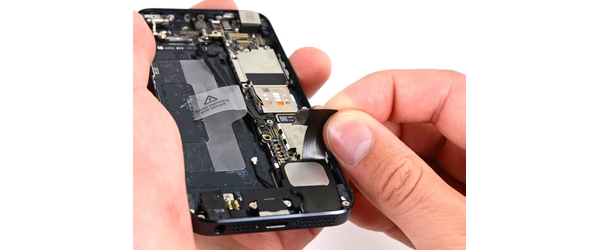 Замена нижнего шлейфа: микрофон, разъём зарядки iPhone SE, С чем проблема?: Замена нижнего шлейфа: микрофон, разъём зарядки iPhone SE
