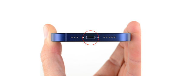 Замена нижнего шлейфа: микрофон, разъём зарядки iPhone 13 mini, С чем проблема?: Замена нижнего шлейфа: микрофон, разъём зарядки iPhone 13 mini