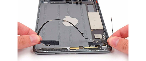 Замена антенны Wi-Fi Apple iPad 8 10.2" 2020, С чем проблема?: Замена антенны Wi-Fi Apple iPad 8 10.2" 2020