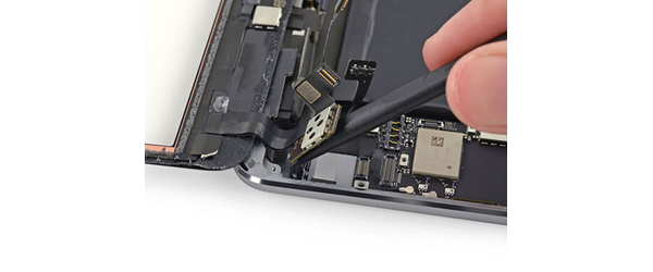 Замена задней камеры (оригинал) Apple iPad Air 5 M1 2022 (A2589/A2591), С чем проблема?: Замена задней камеры (оригинал) Apple iPad Air 5 M1 2022 (A2589/A2591)