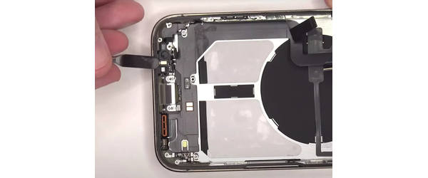 Замена нижнего шлейфа: микрофон, разъём зарядки iPhone 14 Pro Max, С чем проблема?: Замена нижнего шлейфа: микрофон, разъём зарядки iPhone 14 Pro Max