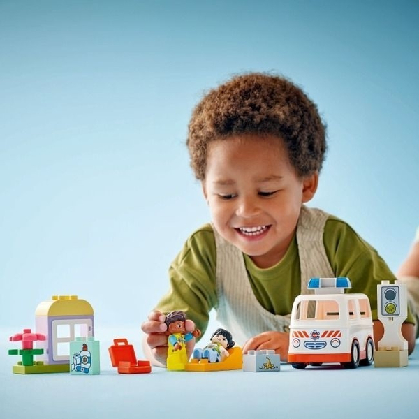 Конструктор LEGO® DUPLO Швидка допомога та водій (10447), зображення 5
