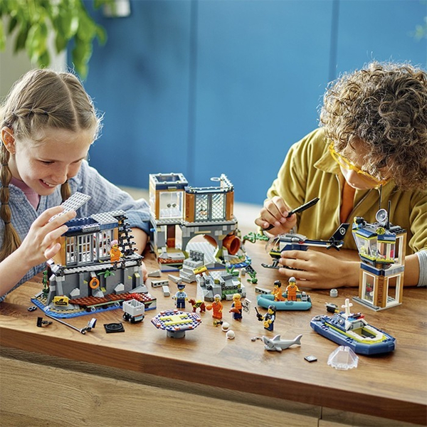 Конструктор LEGO® City Поліцейський острів-в'язниця (60419), изображение 3