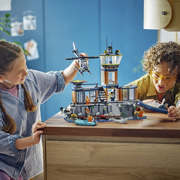 Конструктор LEGO® City Поліцейський острів-в'язниця (60419), изображение 4