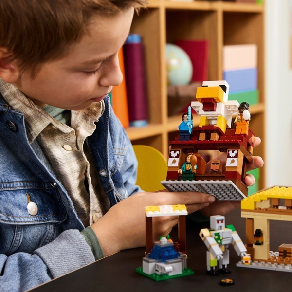 Конструктор LEGO® Minecraft Напад на село з повітряною кулею Ґаст (21273), изображение 7