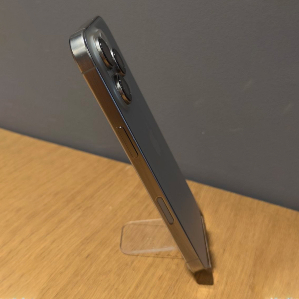 Apple iPhone 16 Pro 256GB Natural Titanium (MYNL3) Grade B, зображення 4